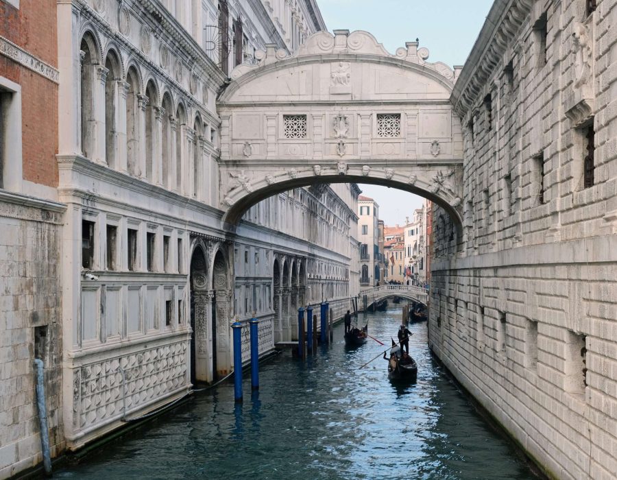 Bridge_of_Sighs_sea_facade_Venice